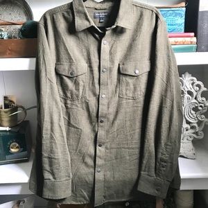 Men’s hunter green casual button up